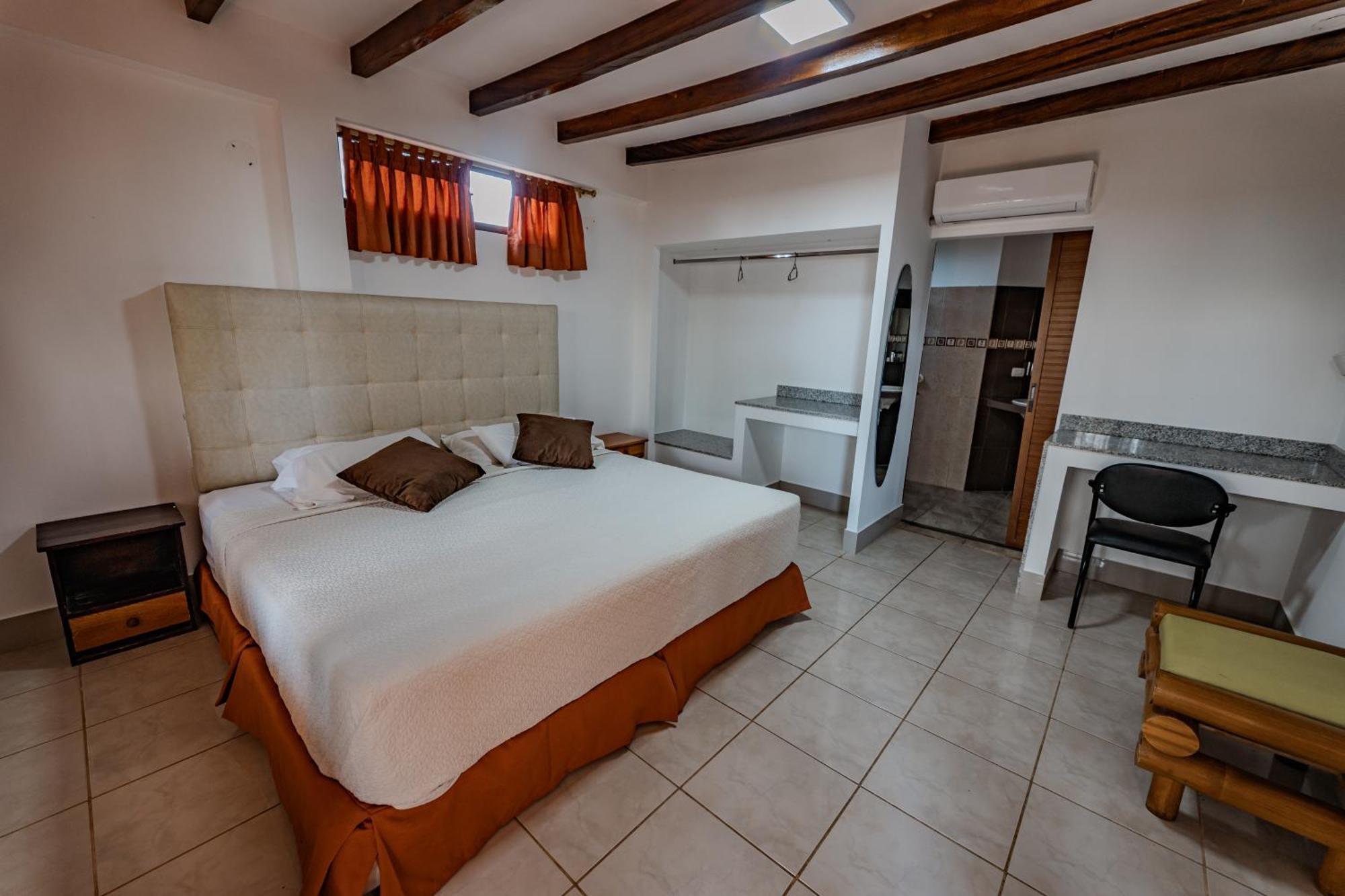 Hotel Nantu Hosteria Пуэрто-Лопес Экстерьер фото