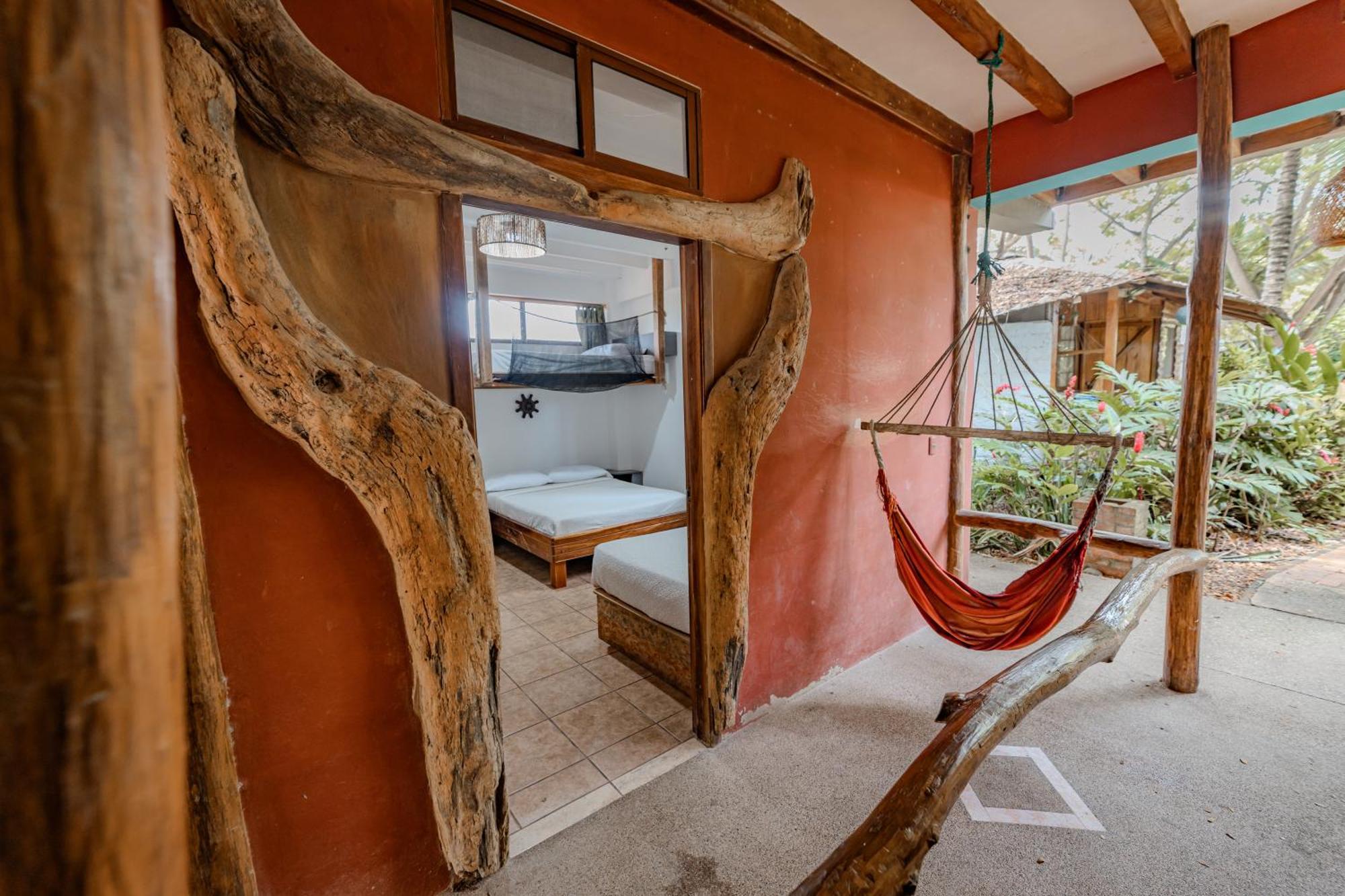 Hotel Nantu Hosteria Пуэрто-Лопес Экстерьер фото