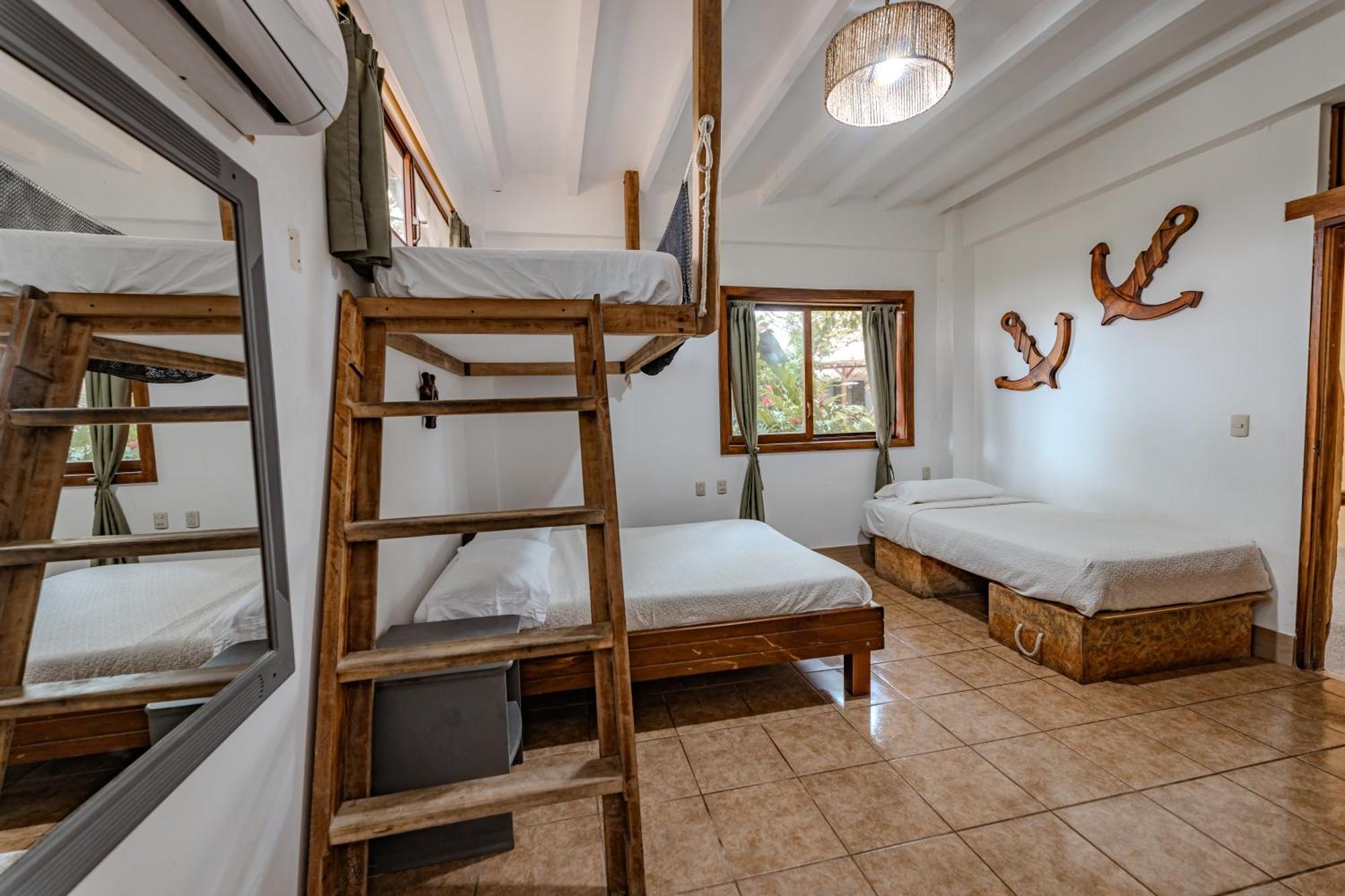 Hotel Nantu Hosteria Пуэрто-Лопес Экстерьер фото